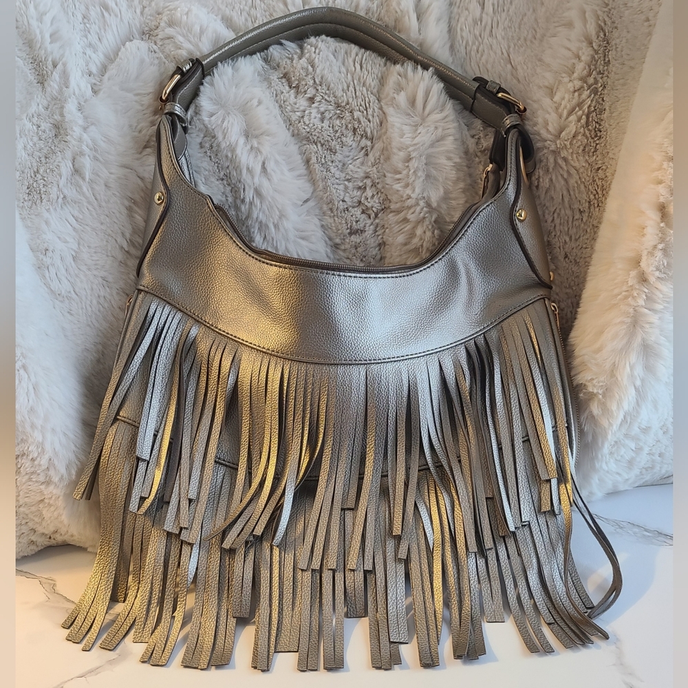 NWOT - SILVER, EXPANDABLE HANDBAG WITH FRINGE
